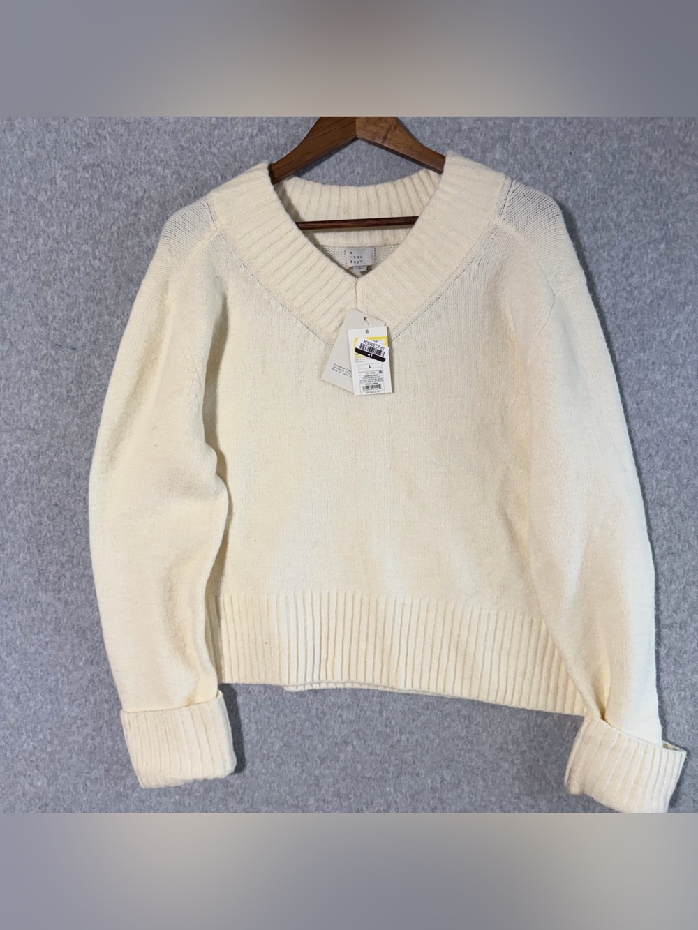 a new day Cream V-Neck Ribbed Sweater large